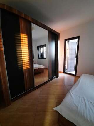 Виллы Villa Lipski Свети-Стефан Вилла с видом на море-17